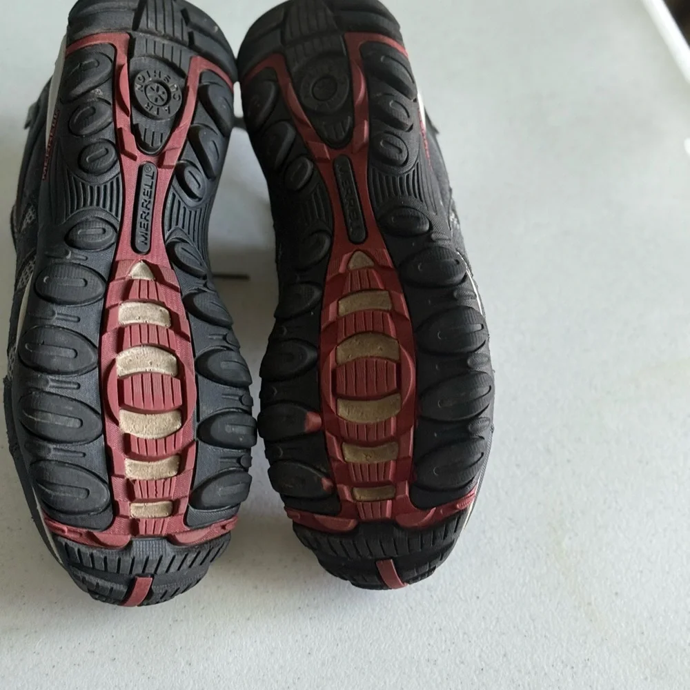 Merrell Men’s Size 8 Waterproof Hiking Shoe
**Host Pick** - Picture 7 of 8